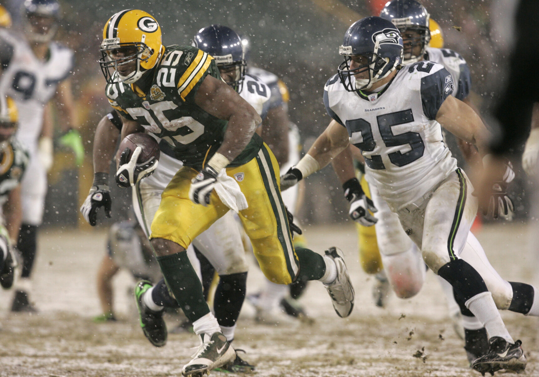 2008: Ryan Grant rushes for 201 yards, 3 scores as Packers beat Seahawks in playoffs